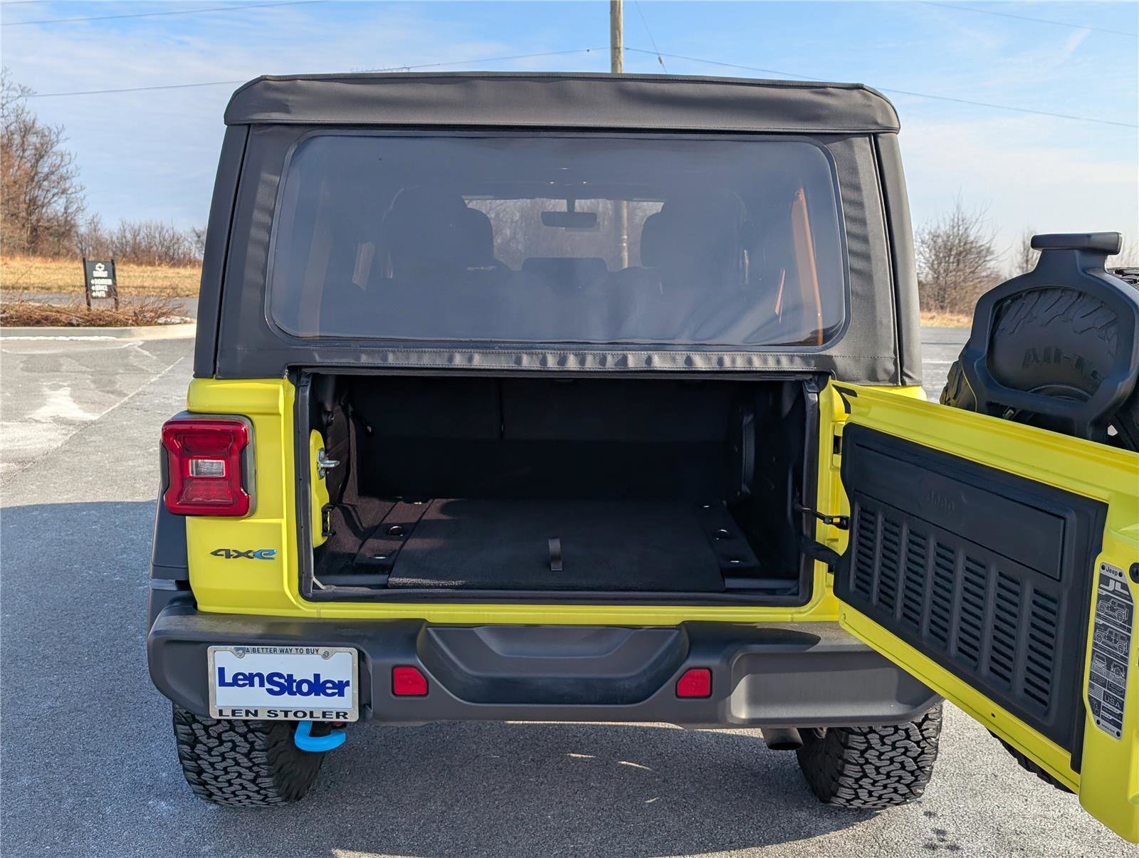 Used 2023 Jeep Wrangler Unlimited Rubicon 4xe image 13