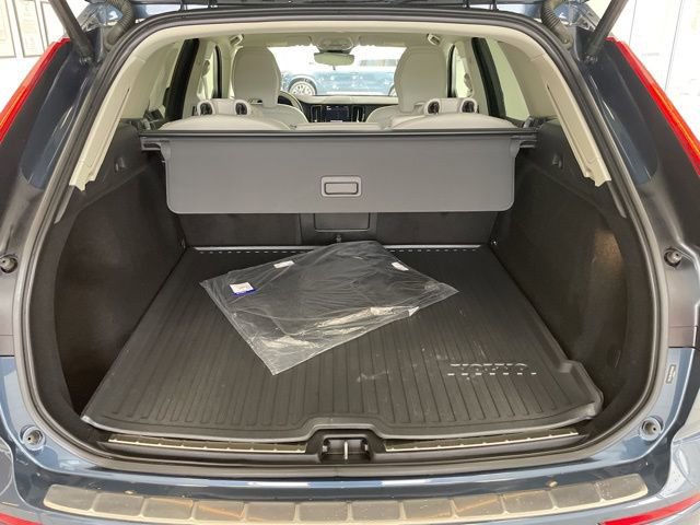 Certified 2024 Volvo XC60 B5 Plus w/ Protection Package Premier image 9