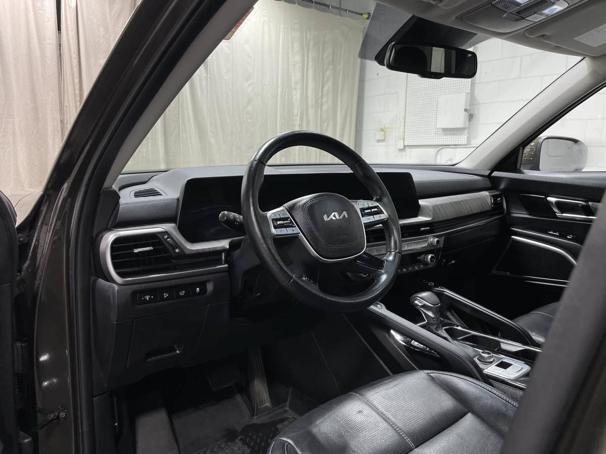 Used 2024 Kia Telluride EX w/ EX Captain's Chair Package AWD/4WD image 10