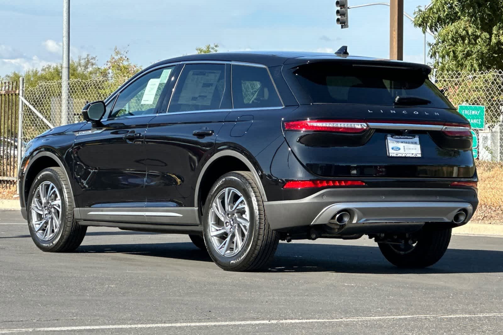 Used 2025 Lincoln Corsair Premiere w/ Equipment Group 101A image 7