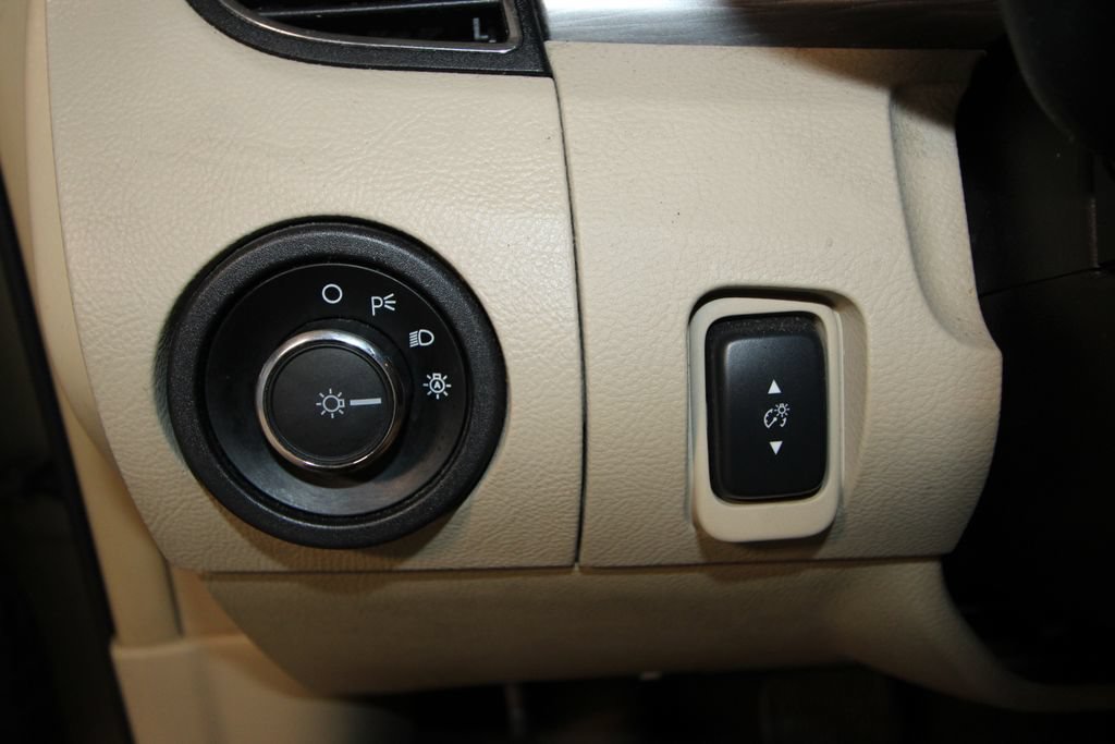 Used 2013 Ford Taurus SEL FWD image 9