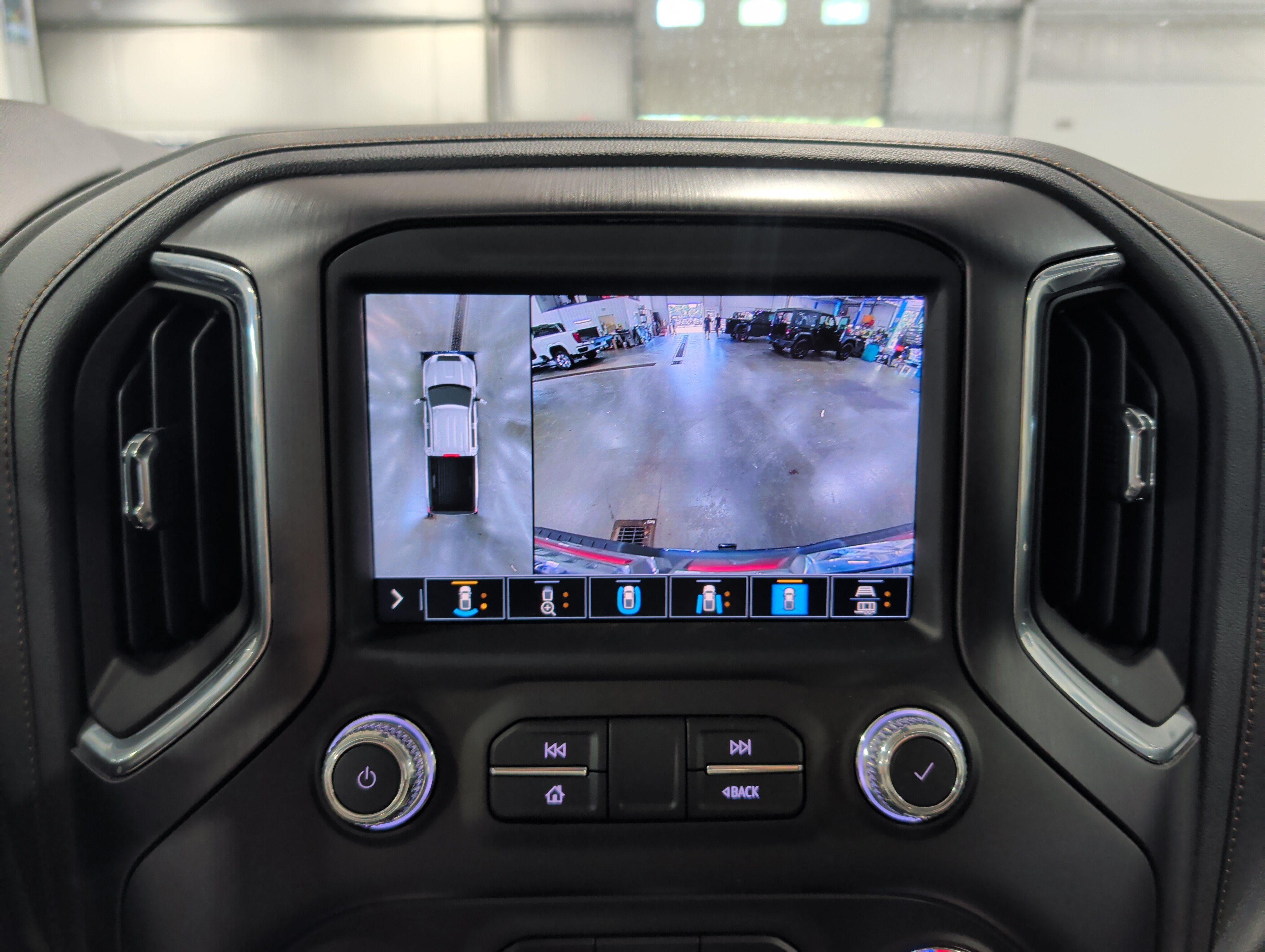 Used 2023 GMC Sierra 2500 AT4 w/ AT4 Premium Plus Package AWD/4WD image 13