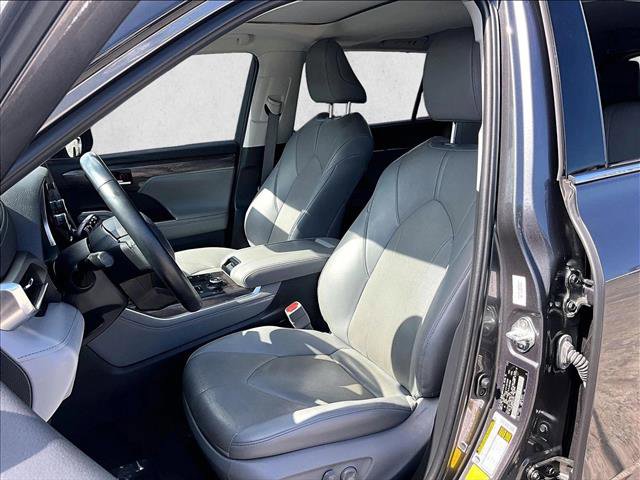 Used 2023 Toyota Highlander Limited image 24