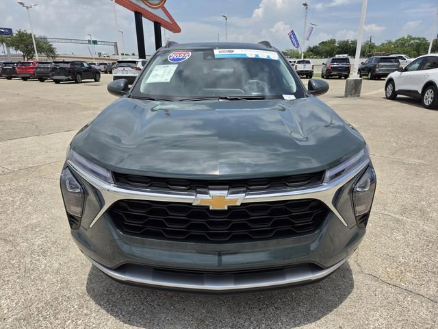 Used 2025 Chevrolet Trax LT FWD image 19