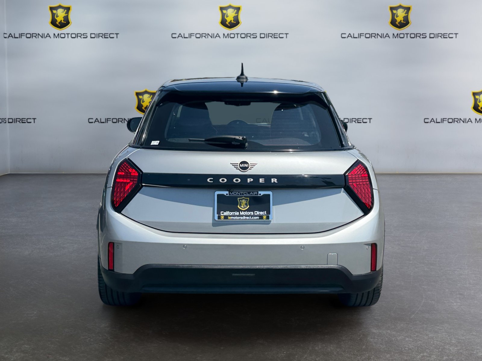 Used 2025 MINI Cooper 4-Door Hardtop FWD image 4
