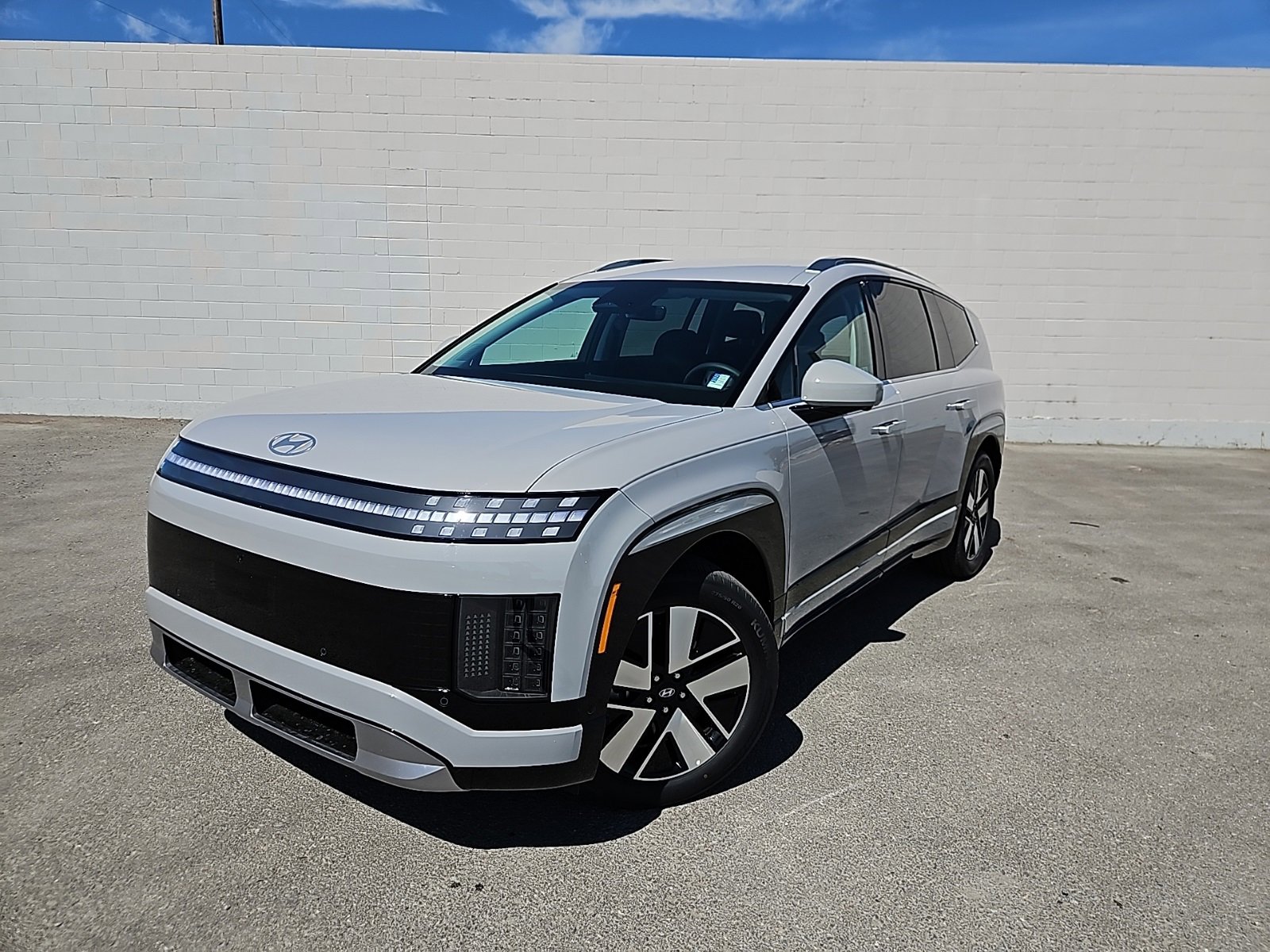 New 2026 Hyundai Ioniq 9 SEL image 8