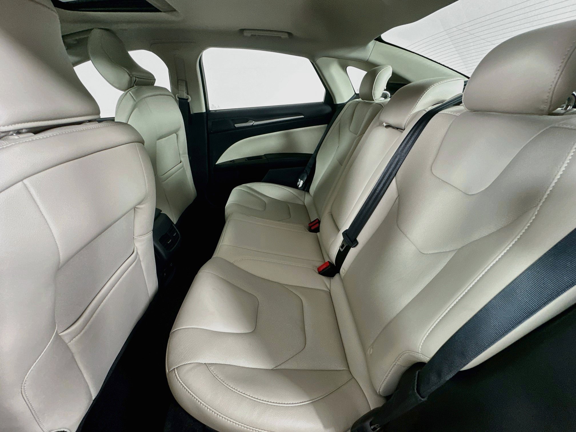 Used 2018 Ford Fusion Titanium FWD image 32