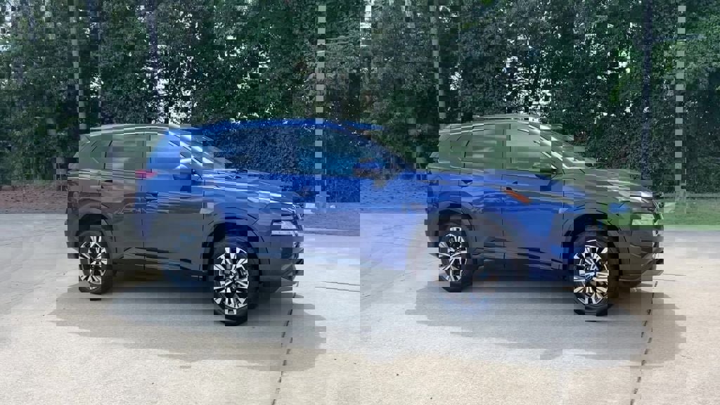 Used 2023 Nissan Rogue SV image 7