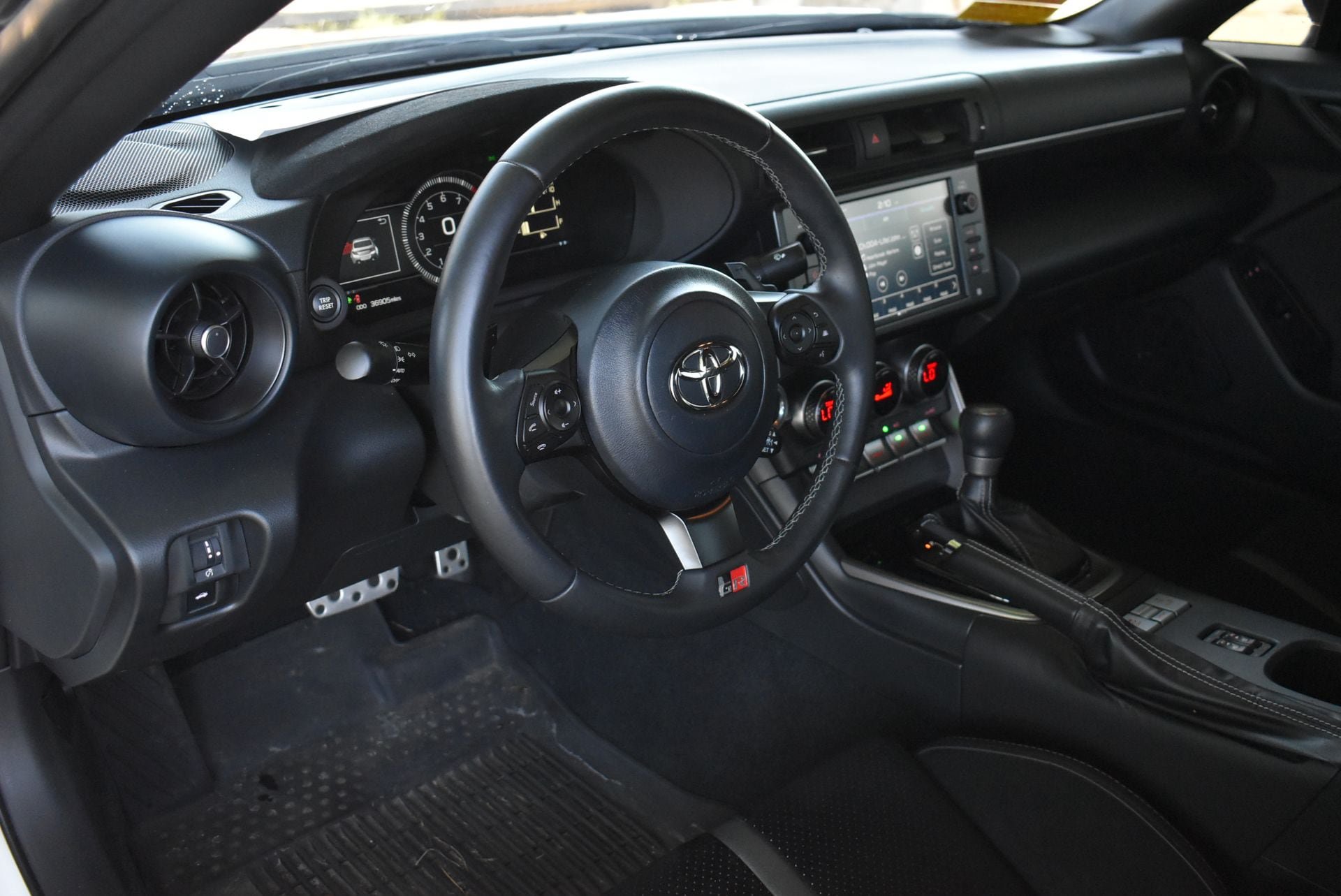 Used 2025 Toyota GR86 Premium w/ Performance Package RWD image 16