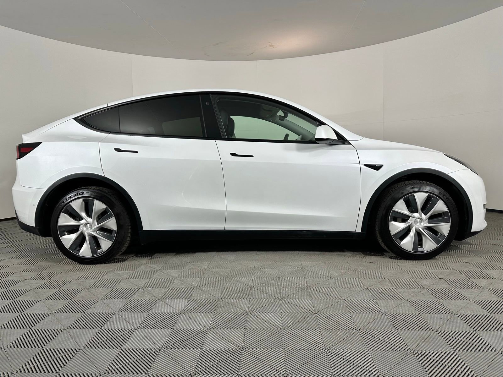 Used 2022 Tesla Model Y Long Range image 29