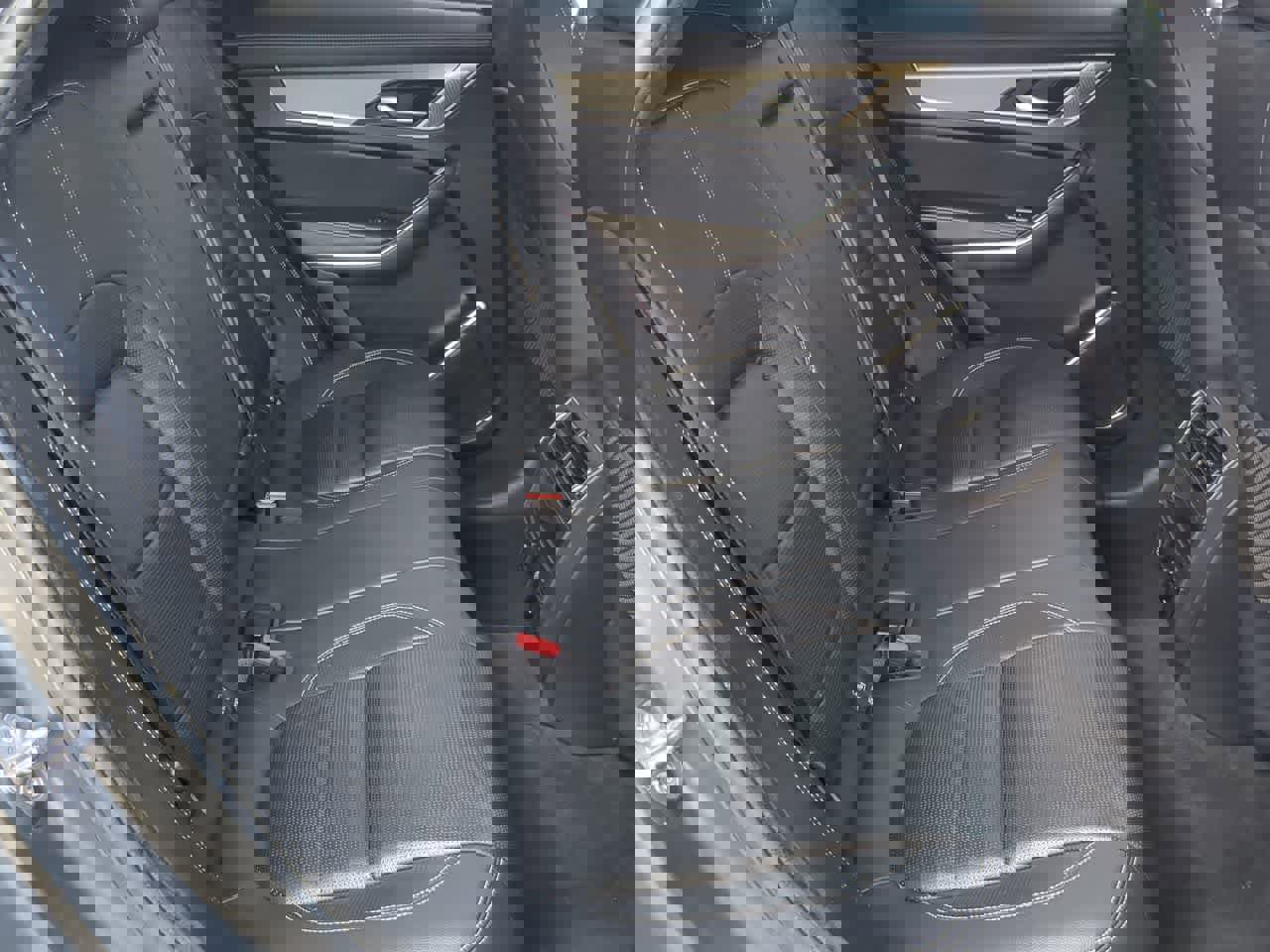 Used 2024 Jaguar F-PACE R-Dynamic S image 21