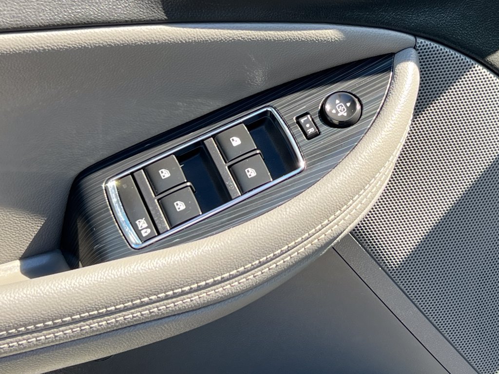 Used 2018 Chevrolet Impala LT w/ LT Leather Package FWD image 6
