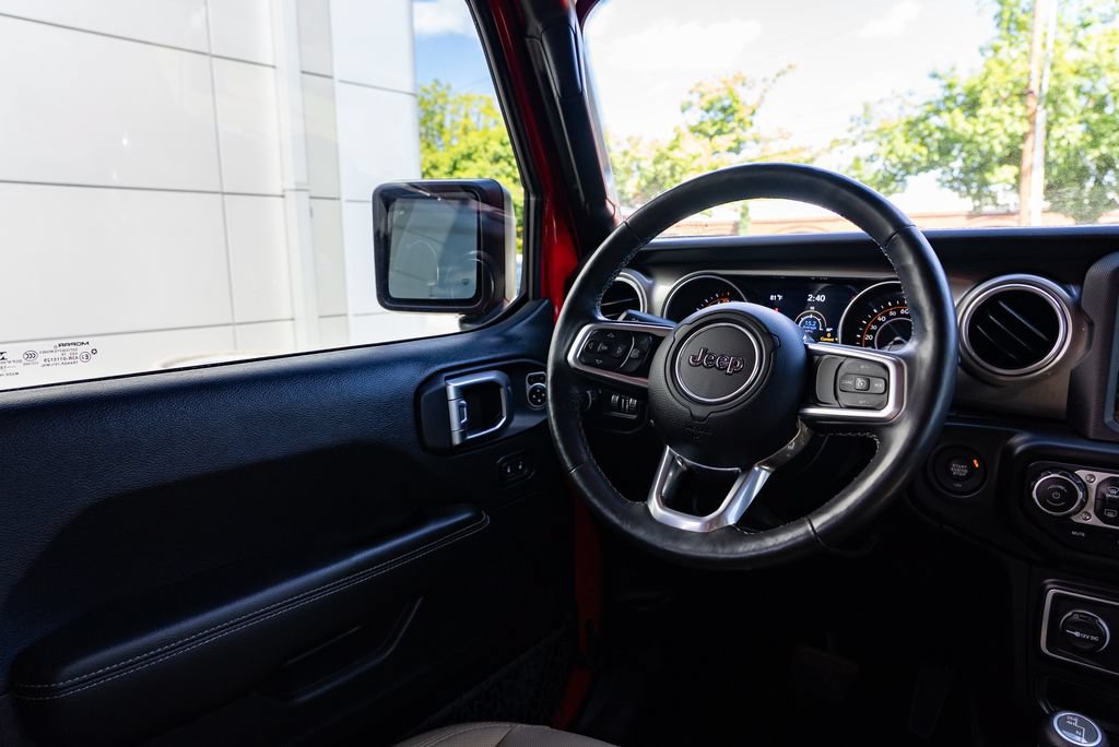 Used 2018 Jeep Wrangler Unlimited Sahara AWD/4WD image 13