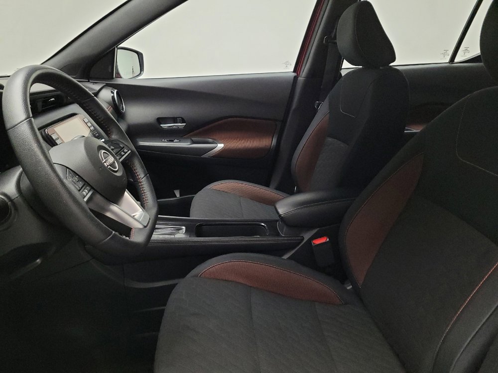 Used 2023 Nissan Kicks SR w/ Interior Electronics Package FWD image 17