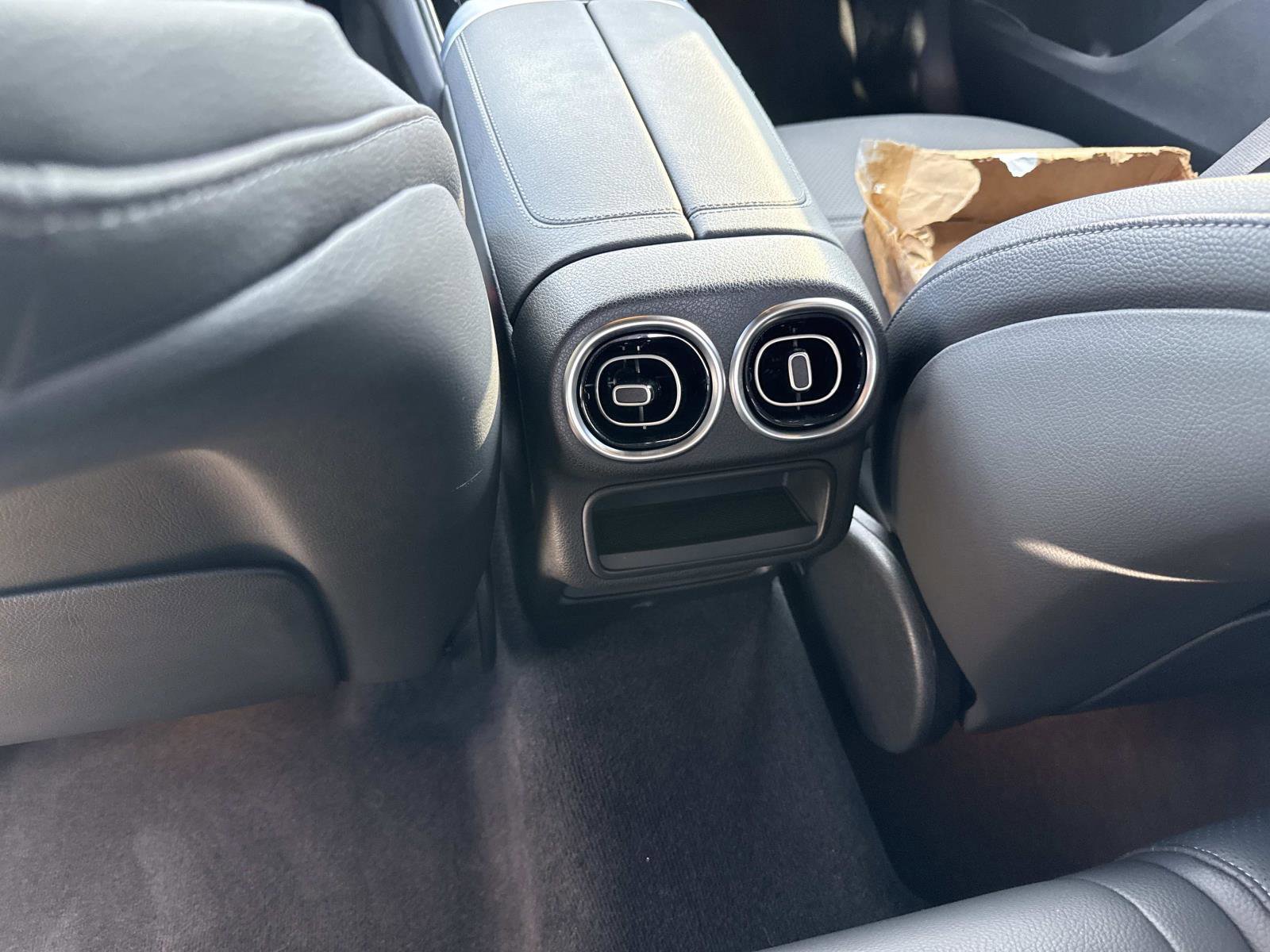 Used 2024 Mercedes-Benz GLC 300 4MATIC image 17