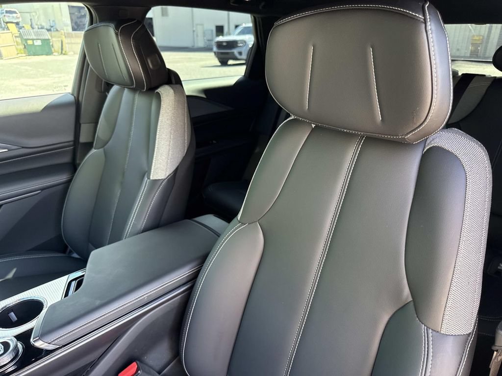 Certified 2024 Cadillac Lyriq Tech AWD/4WD image 20