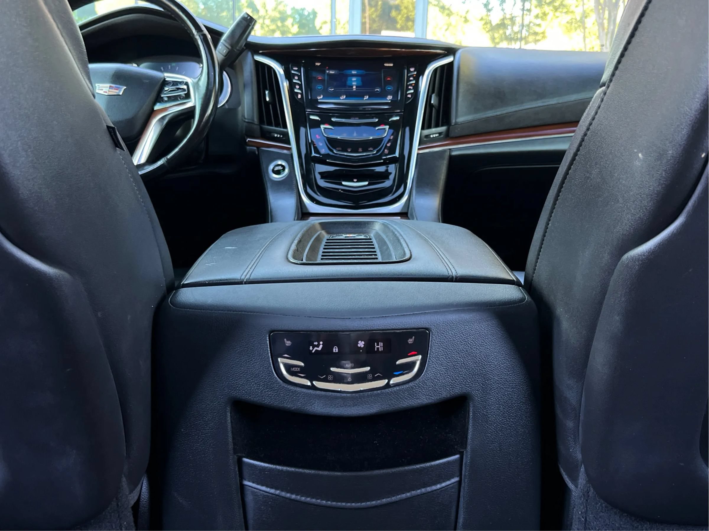 Used 2018 Cadillac Escalade Luxury AWD/4WD image 31