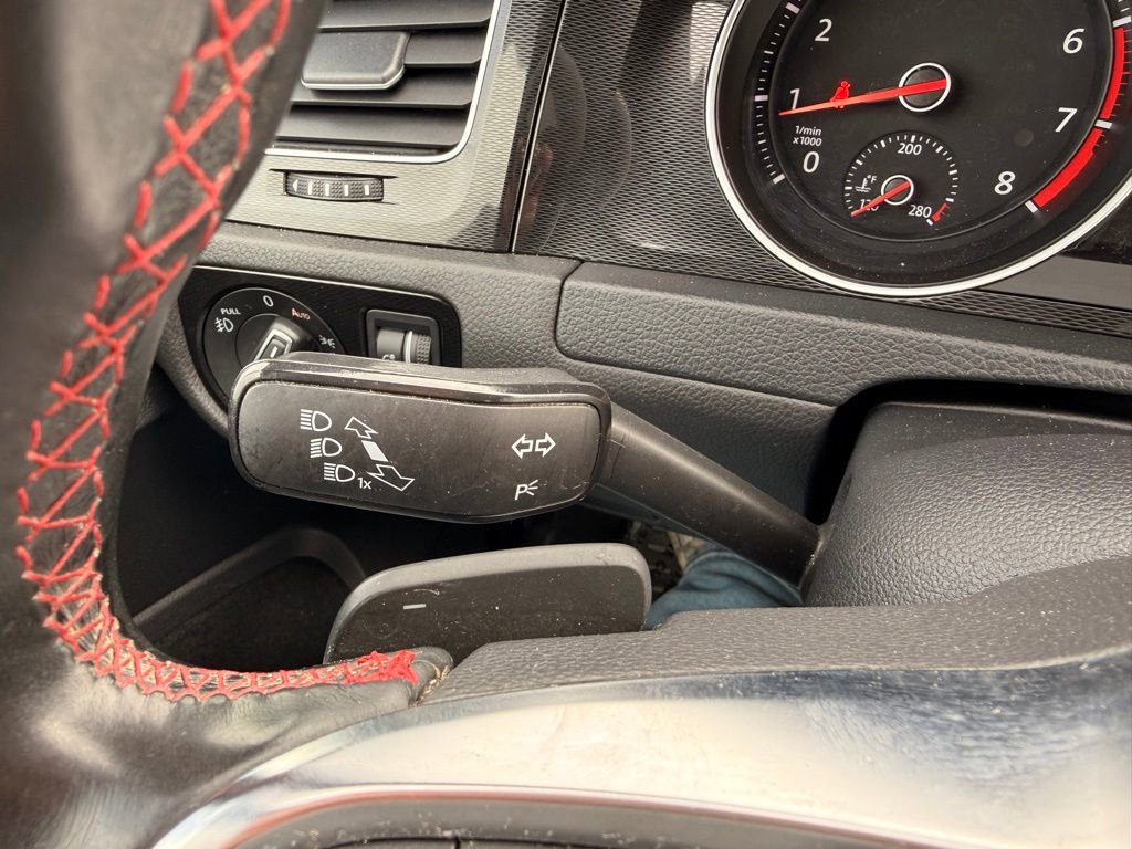 Used 2016 Volkswagen GTI SE image 39