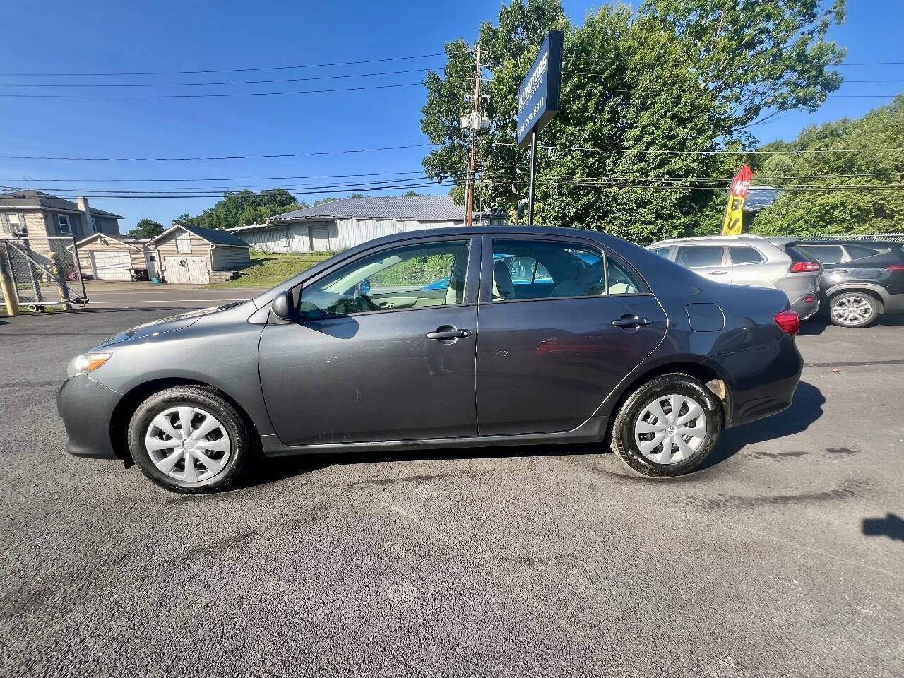 Used 2010 Toyota Corolla LE FWD image 2