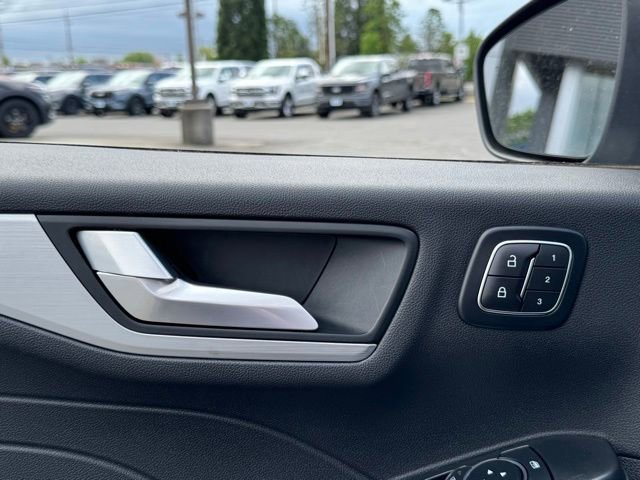 Used 2025 Ford Escape Platinum AWD/4WD image 43