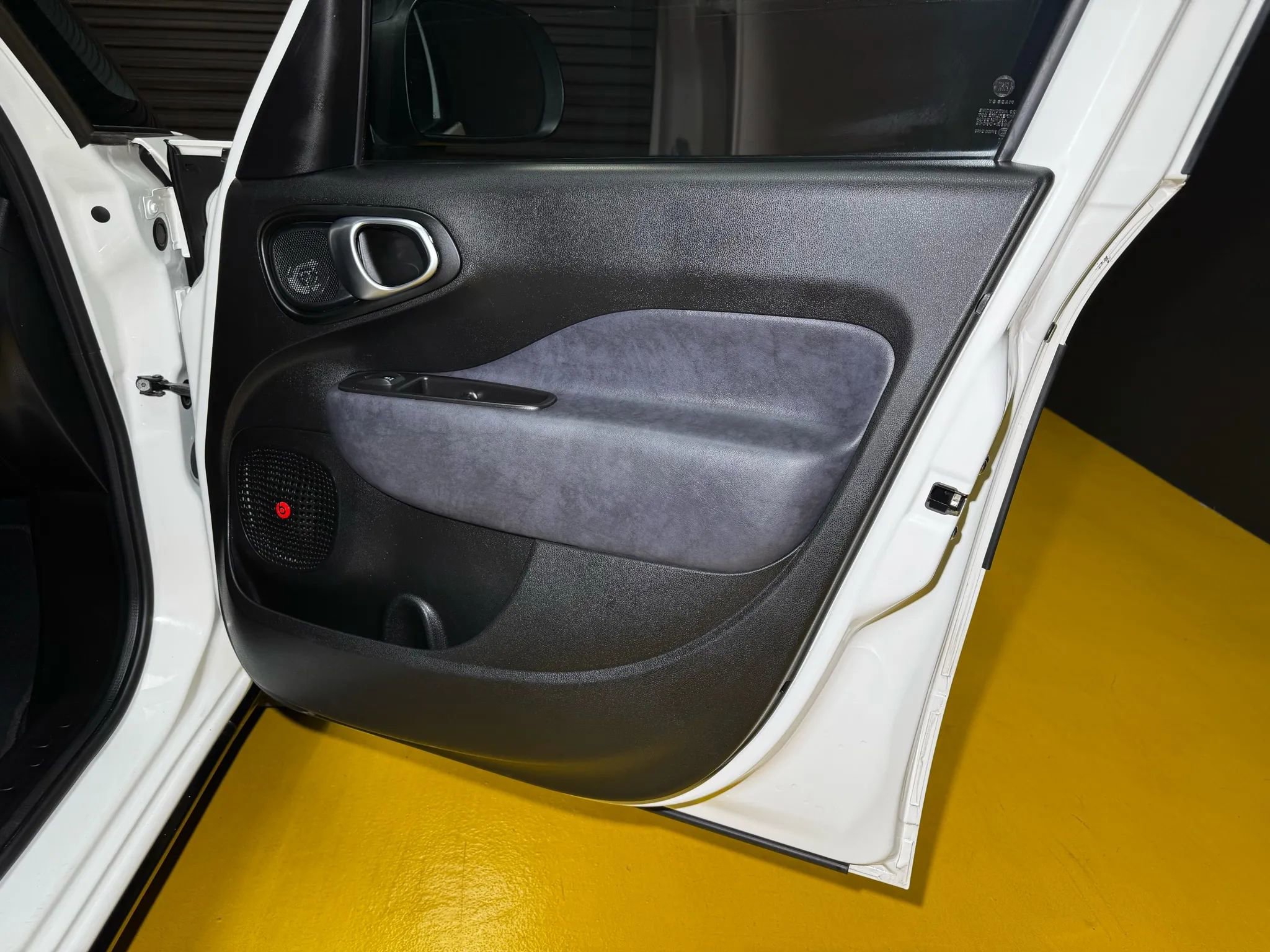 Used 2017 FIAT 500L Trekking w/ Dual-Pane Sunroof Package FWD image 31