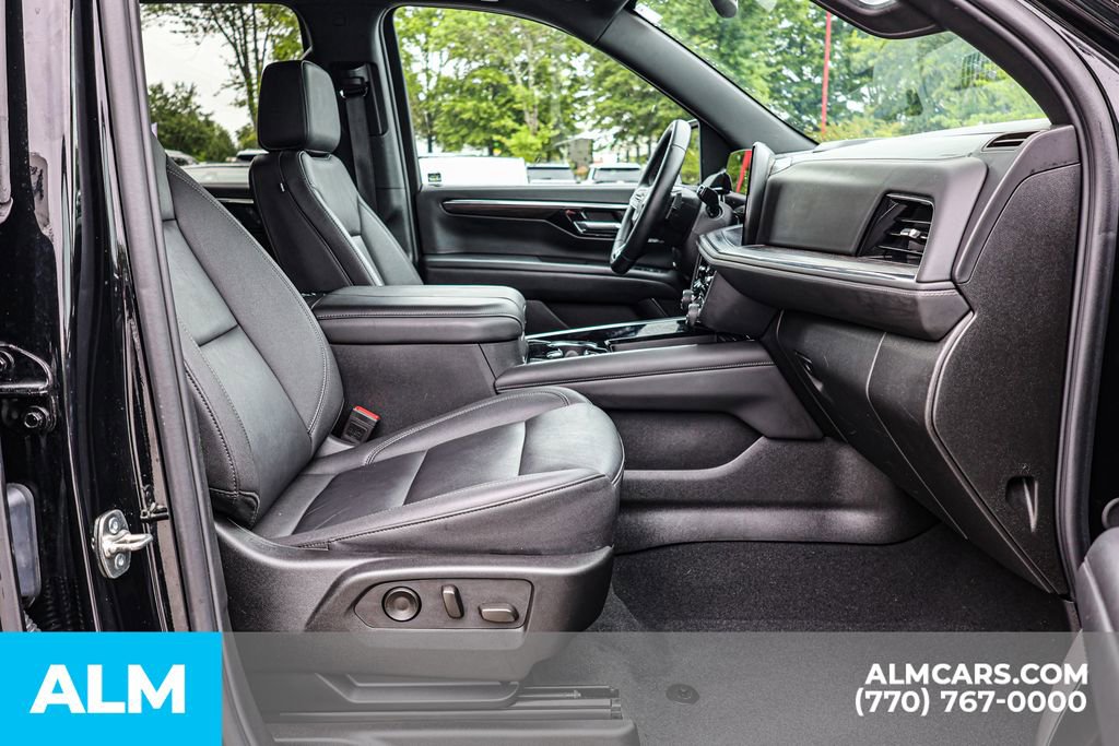 Used 2025 Chevrolet Suburban Z71 AWD/4WD image 22