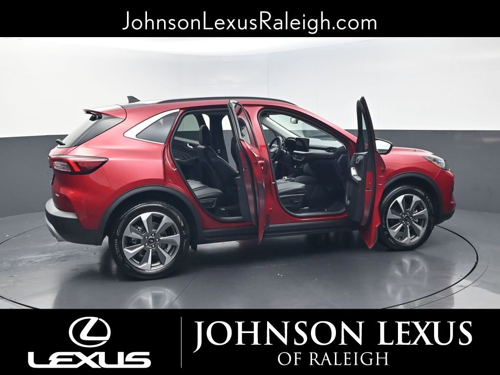 Used 2025 Ford Escape Platinum w/ Premium Technology Package image 27
