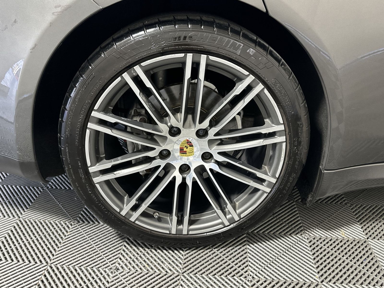 Used 2016 Porsche Panamera RWD image 12