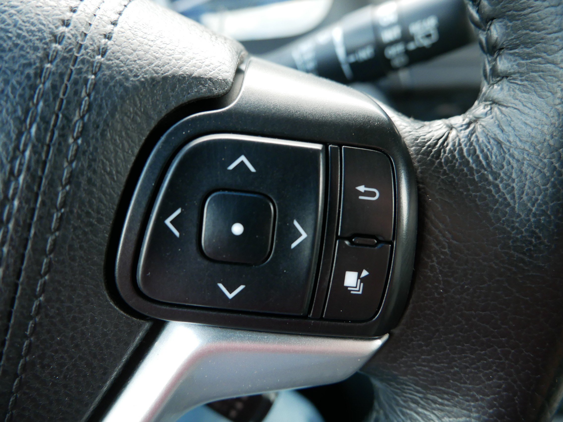 Used 2015 Toyota Sienna XLE w/ XLE Navigation Package FWD image 30