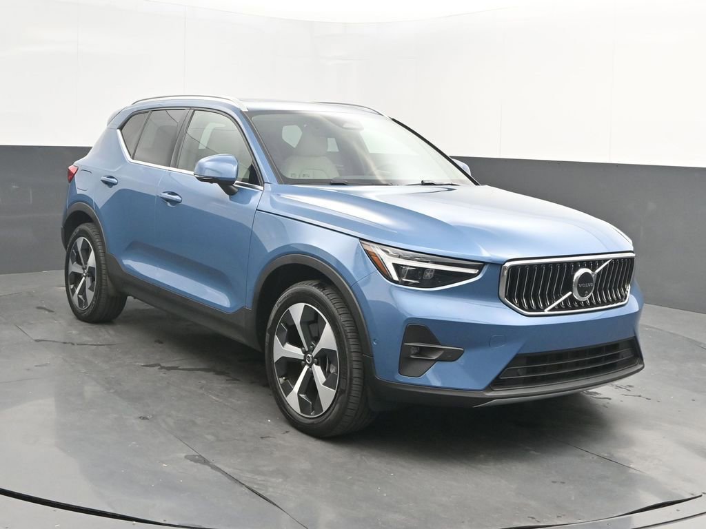 Certified 2024 Volvo XC40 B5 Plus image 9