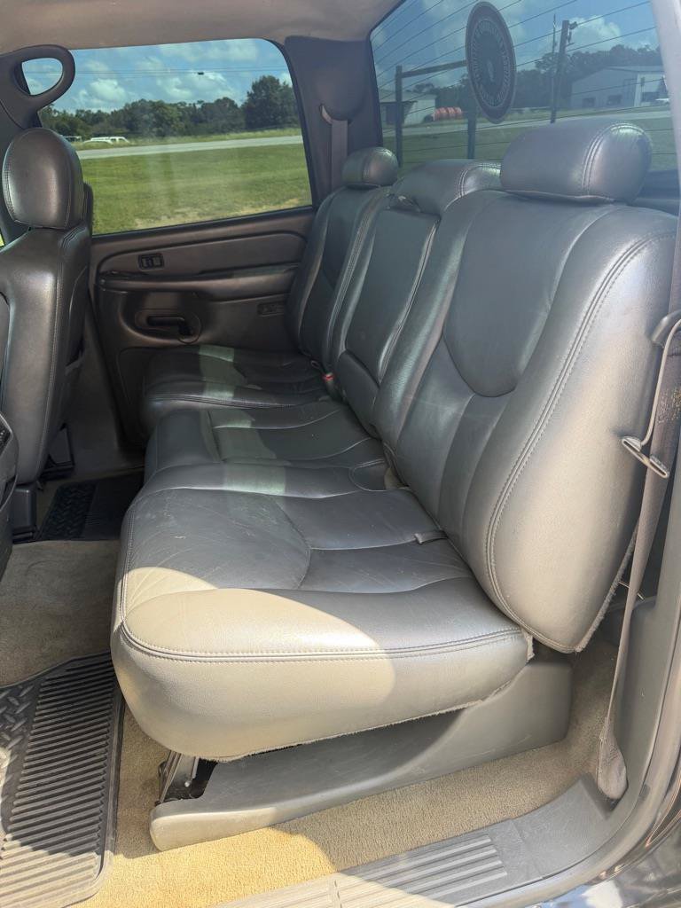 Used 2005 Chevrolet Silverado 2500 LT w/ Heavy-Duty Power Package AWD/4WD image 15