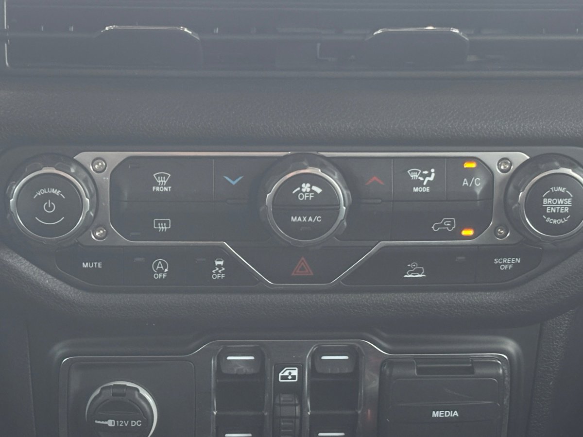 Used 2024 Jeep Wrangler Sport S image 4