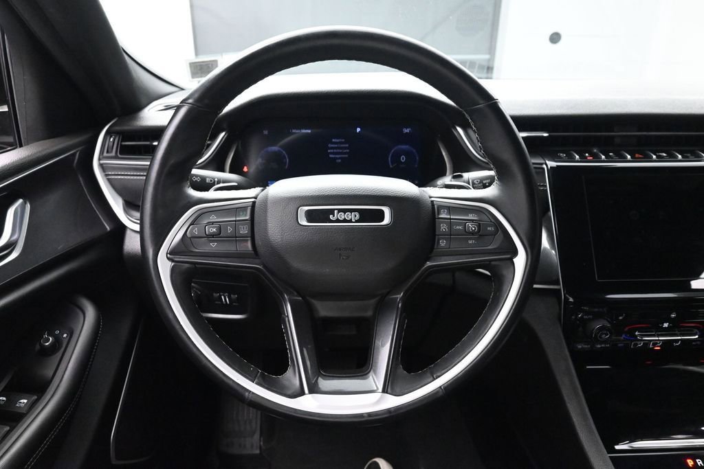 Used 2022 Jeep Grand Cherokee Altitude AWD/4WD image 28