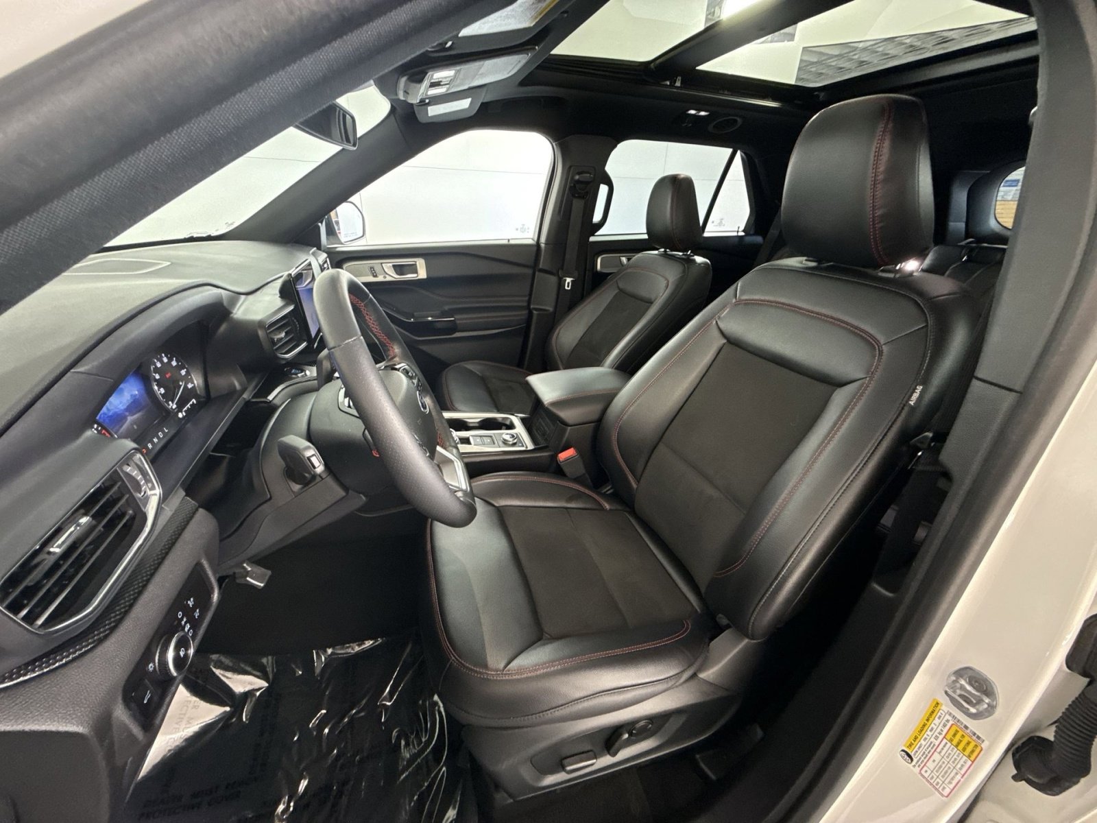 Used 2023 Ford Explorer ST-Line w/ Class IV Trailer Tow Package AWD/4WD image 13