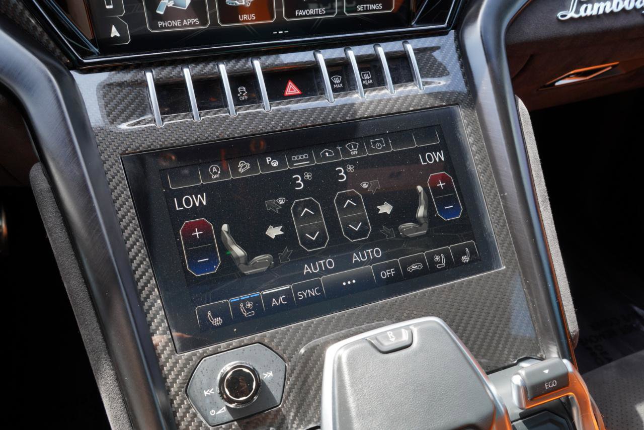 Used 2022 Lamborghini Urus AWD/4WD image 41
