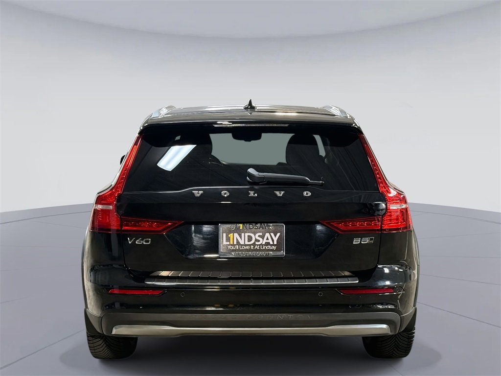 Used 2023 Volvo V60 B5 Cross Country Plus w/ Climate Package image 11