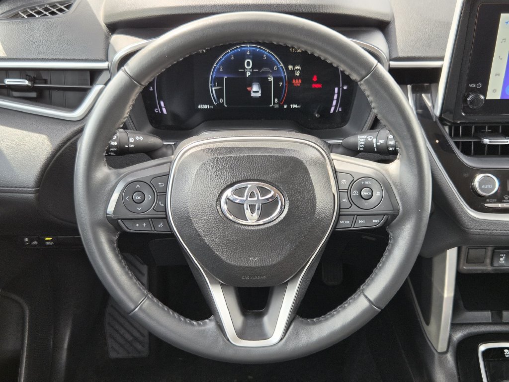 Used 2025 Toyota Corolla Cross XLE FWD image 15