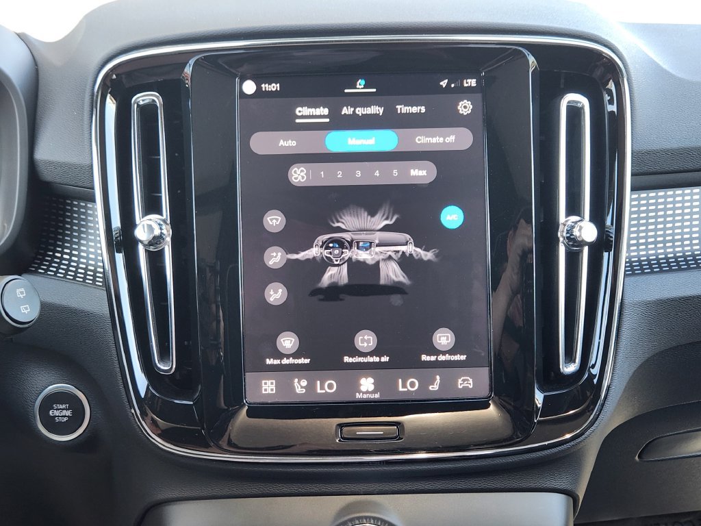Used 2025 Volvo XC40 B5 Plus AWD/4WD image 10
