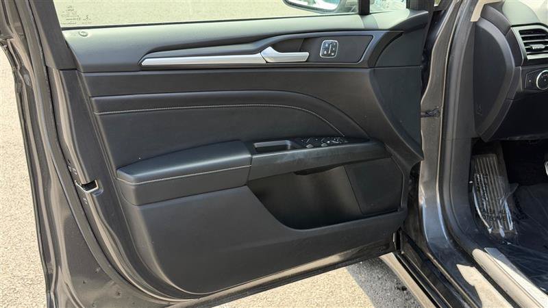 Used 2018 Ford Fusion Titanium AWD/4WD image 21