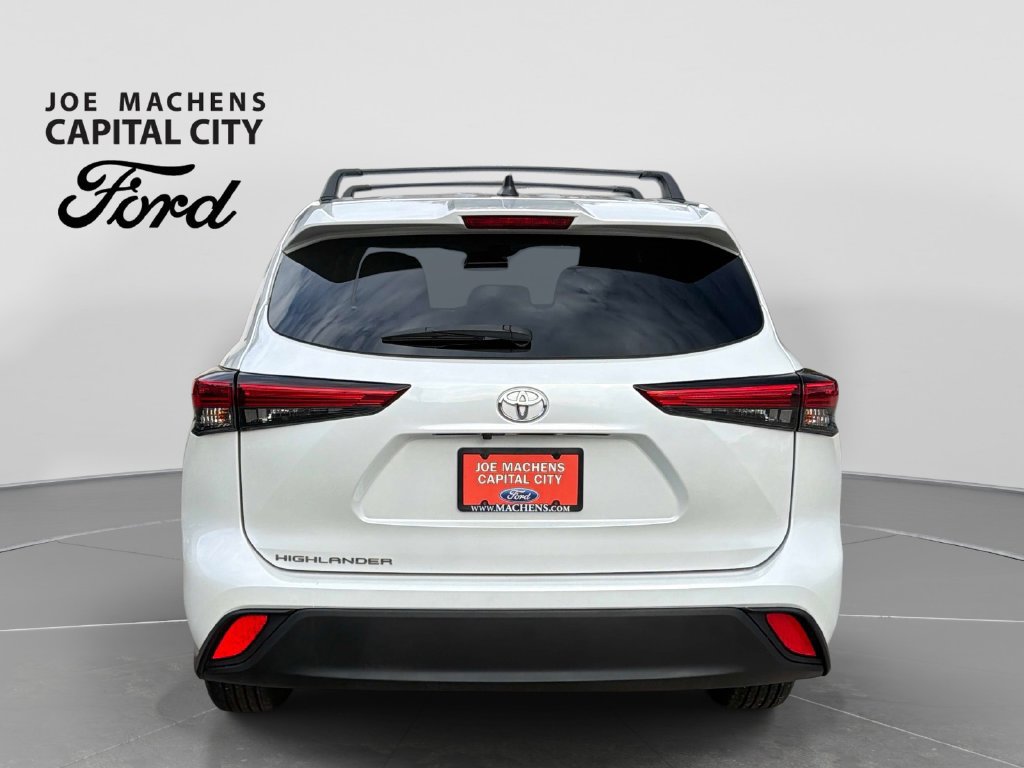 Used 2023 Toyota Highlander L FWD image 7