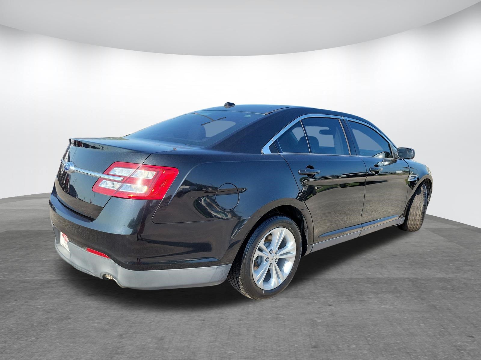 Used 2015 Ford Taurus SE FWD image 5