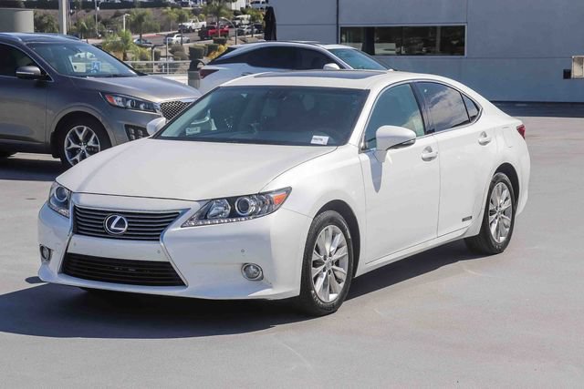 Used 2015 Lexus ES 300h w/ Premium Package w/Bamboo Trim FWD image 3