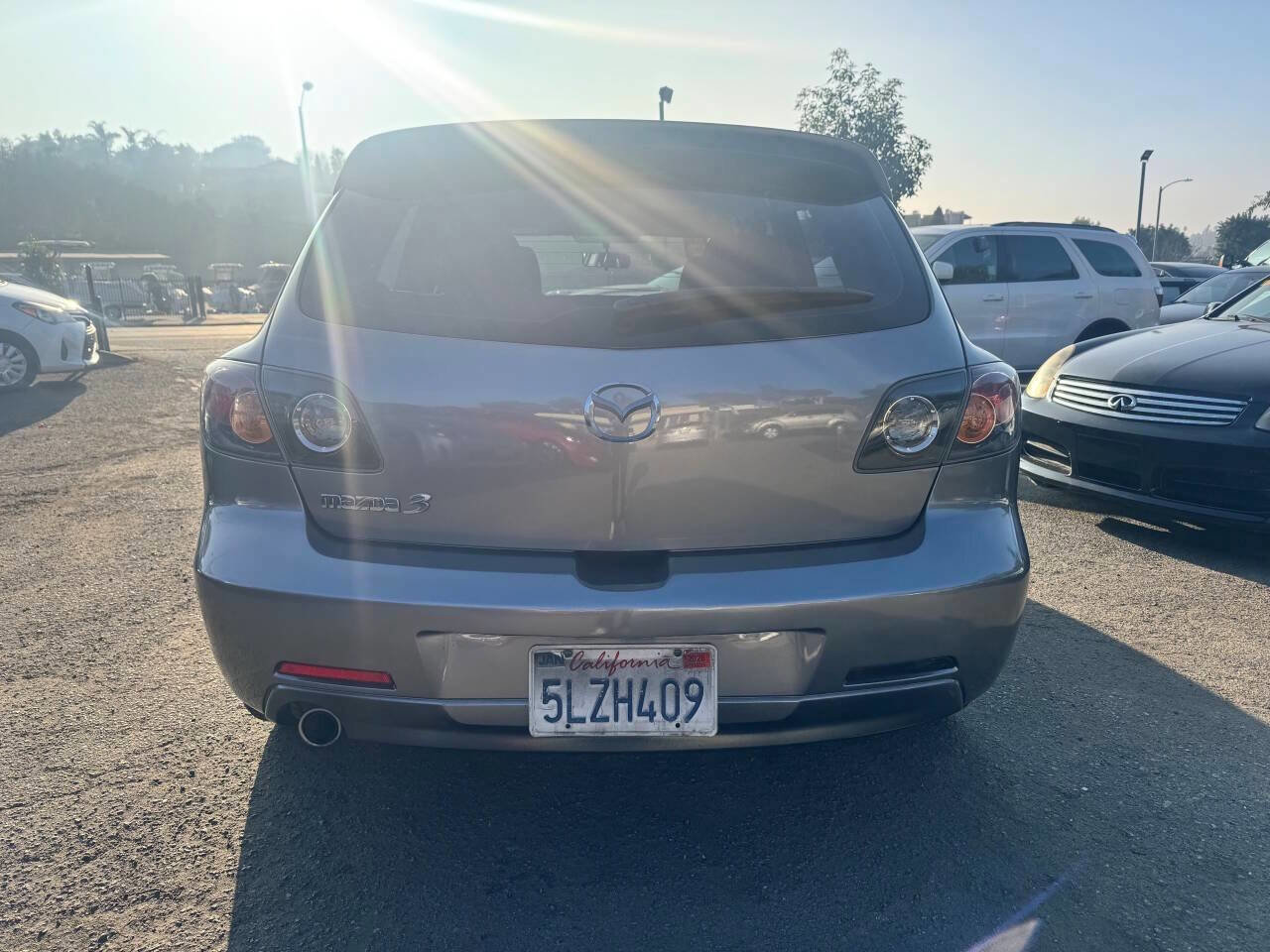 Used 2005 MAZDA MAZDA3 s w/ Moonroof & 6-CD Pkg image 5