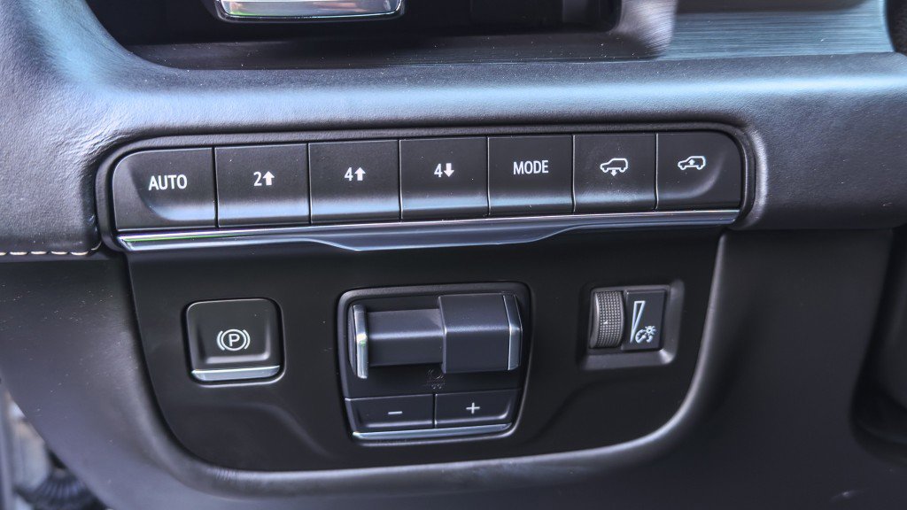 Used 2022 Cadillac Escalade ESV Sport Platinum w/ Heavy-Duty Trailer Package image 40