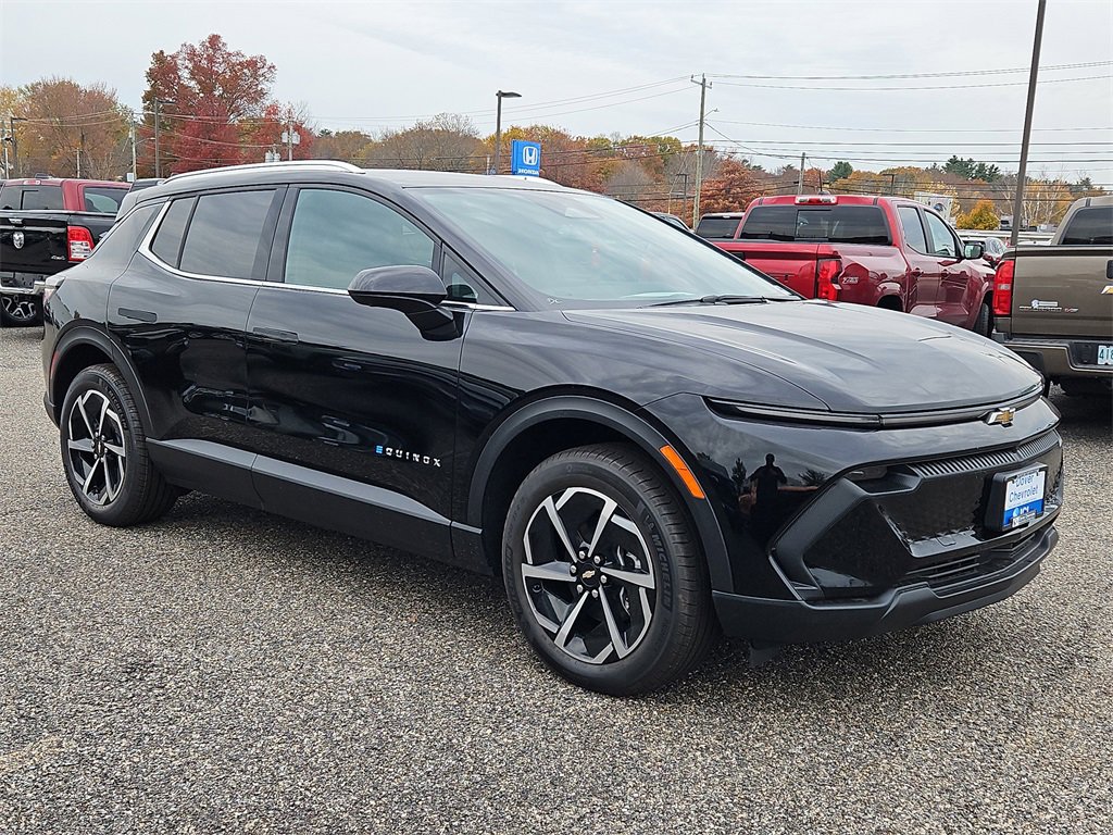 New 2026 Chevrolet Equinox EV LT image 2