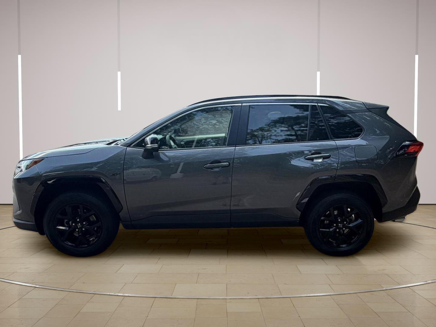 Used 2022 Toyota RAV4 XLE FWD image 4