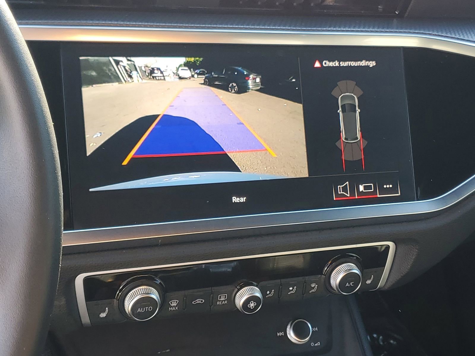 Used 2025 Audi Q3 2.0T Premium w/ Black Optic Sport Package image 29