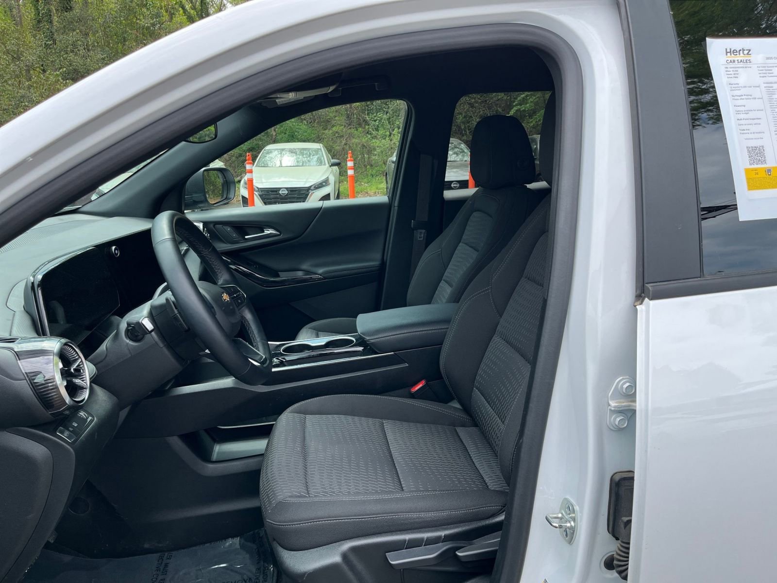 Used 2025 Chevrolet Equinox LT FWD image 27