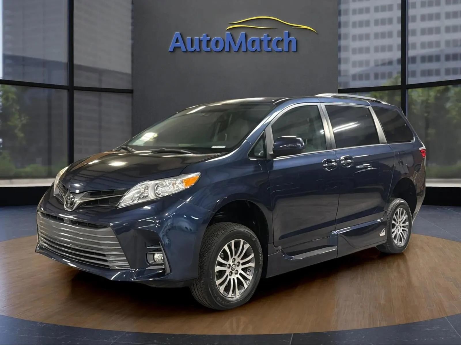 Used 2019 Toyota Sienna XLE FWD image 4