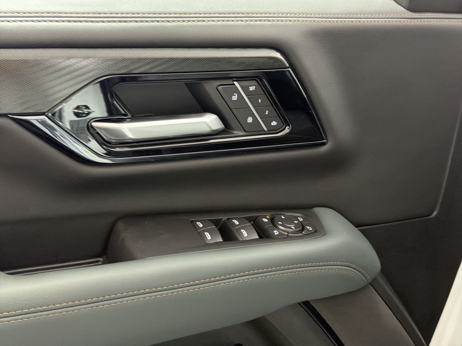 New 2026 GMC Yukon XL AT4 w/ AT4 Premium Plus Package AWD/4WD image 15